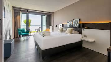 1 camera, una cassaforte in camera, una scrivania, postazione laptop