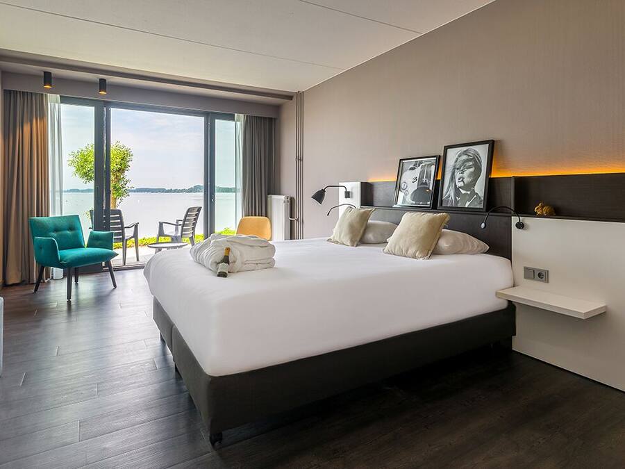 Comfort kamer, 1 queensize bed, terras | 1 slaapkamer, een kluis op de kamer, een bureau, een laptopwerkplek