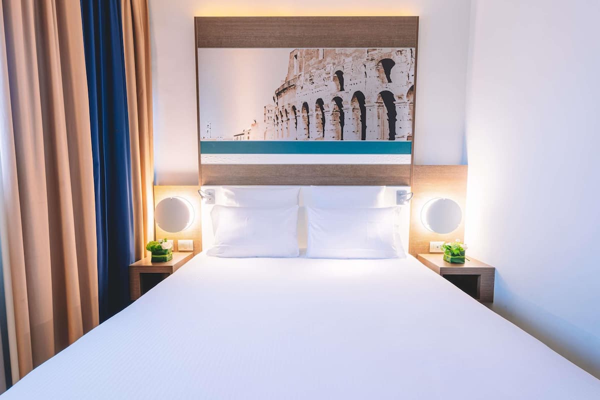 1 bedroom, hypo-allergenic bedding, minibar, in-room safe