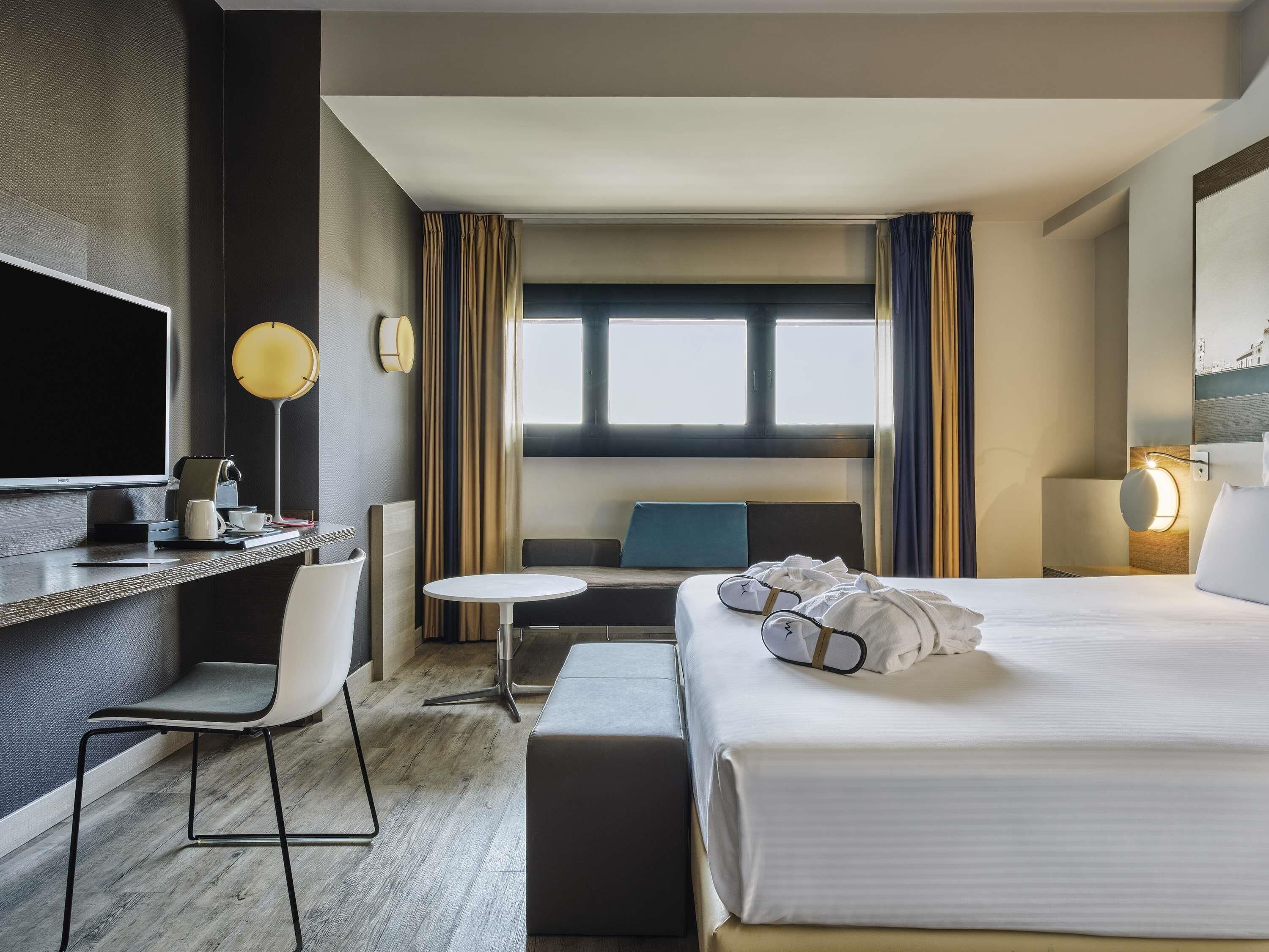 Privilege, Double Room | Hypo-allergenic bedding, minibar, in-room safe, desk