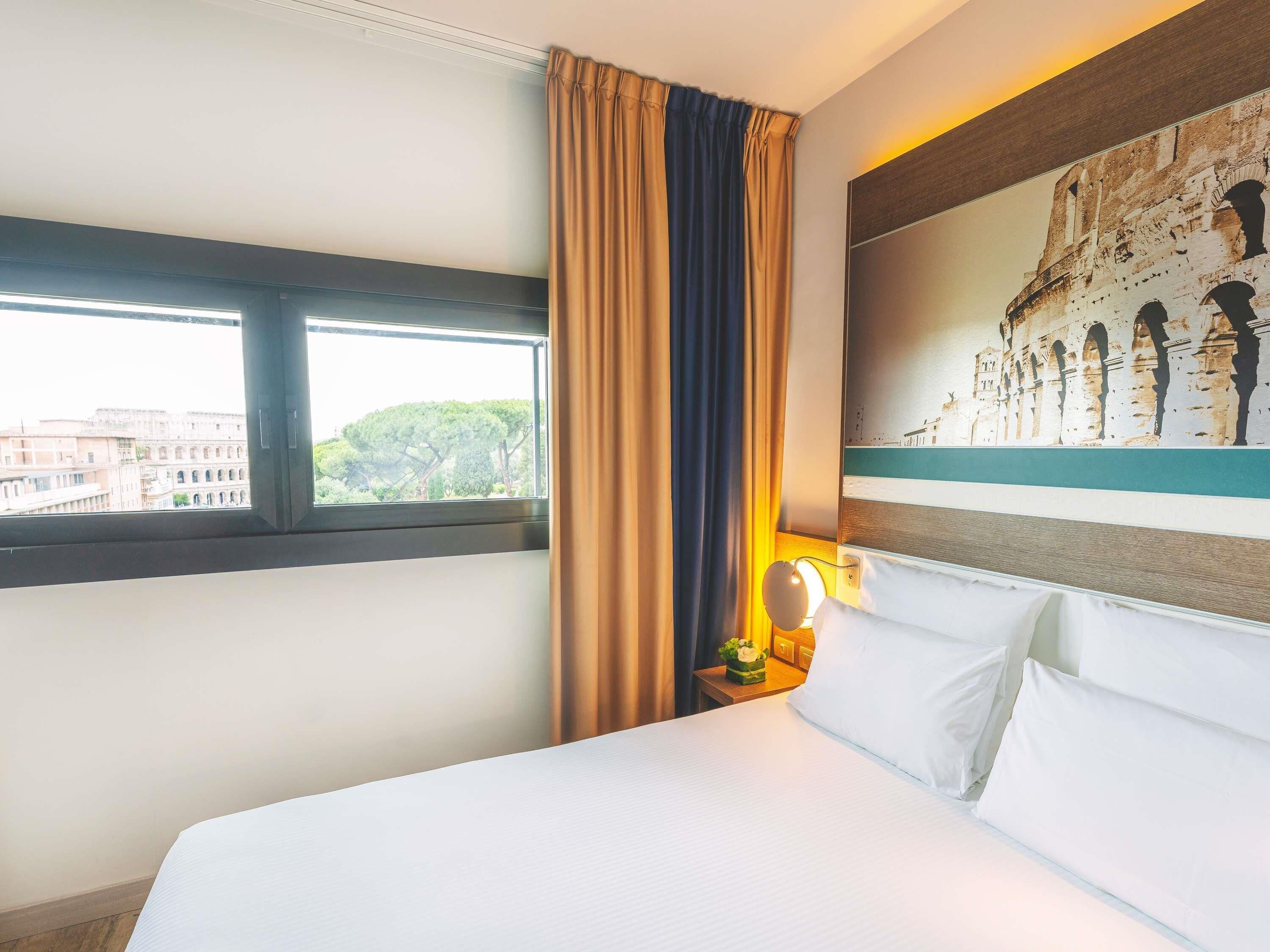 Superior Double Room (with view on the Colosseum)
