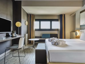 Privilege, Double Room | Hypo-allergenic bedding, minibar, in-room safe, desk