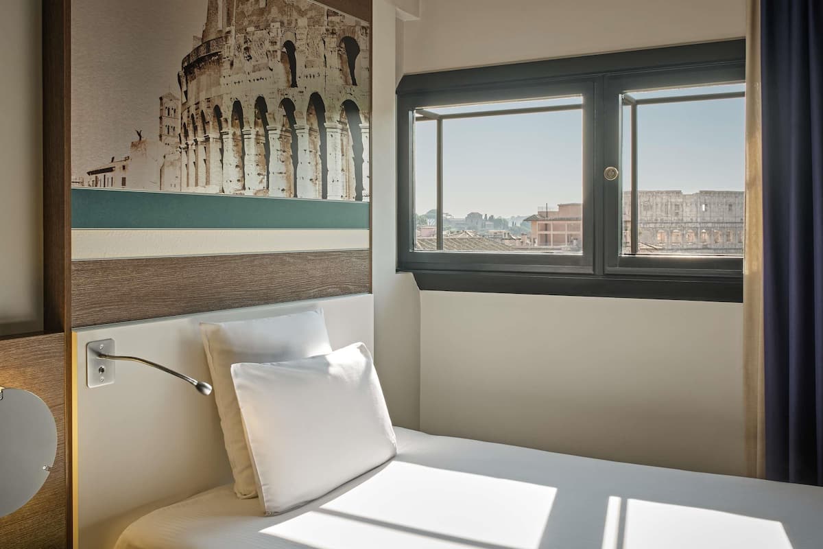 Classic Single Room | 1 bedroom, hypo-allergenic bedding, minibar, in-room safe