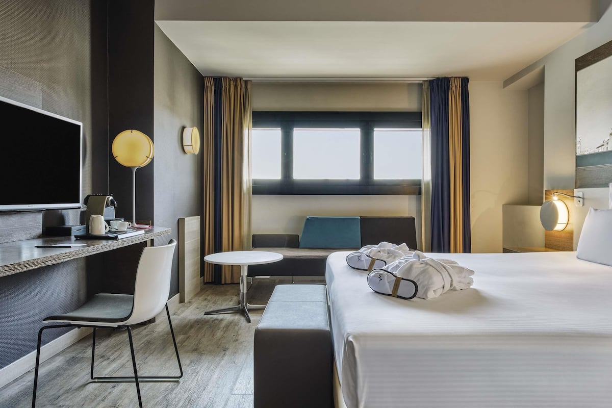 Privilege, Double Room | 1 bedroom, hypo-allergenic bedding, minibar, in-room safe