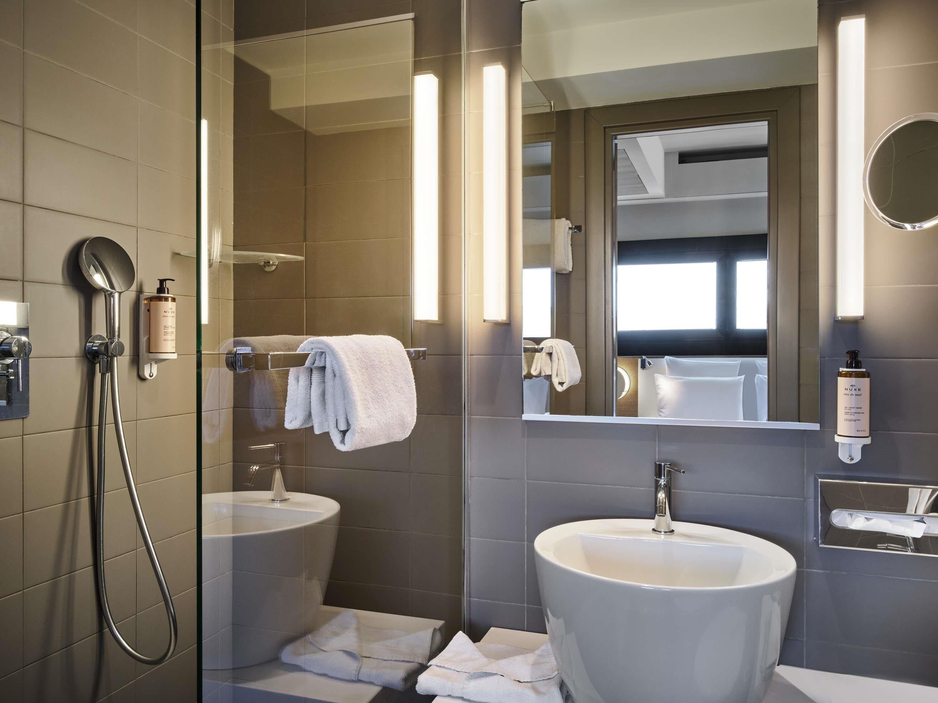 Hypo-allergenic bedding, minibar, in-room safe, desk