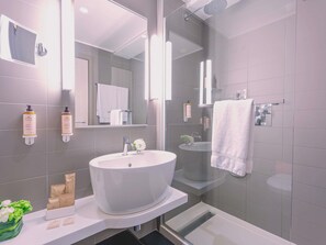 Privilege, Double Room | Hypo-allergenic bedding, minibar, in-room safe, desk