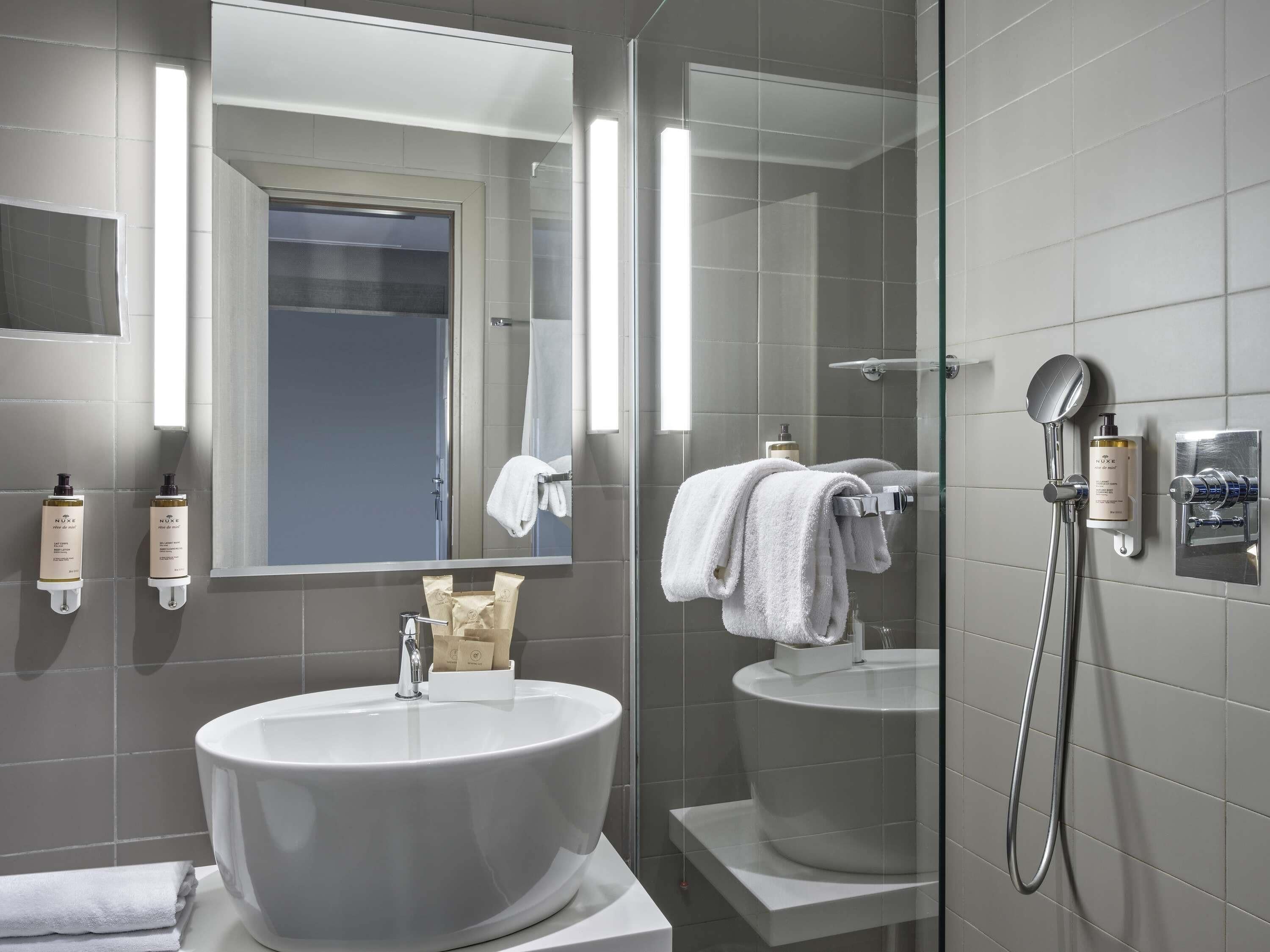 Privilege, Double Room | Hypo-allergenic bedding, minibar, in-room safe, desk