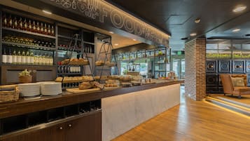 Daily buffet breakfast (EUR 19.50 per person)