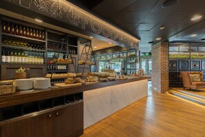 Daily buffet breakfast (EUR 19.50 per person)