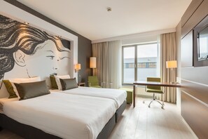 Habitación Confort con 2 camas individuales | 1 dormitorio, minibar, caja fuerte y escritorio