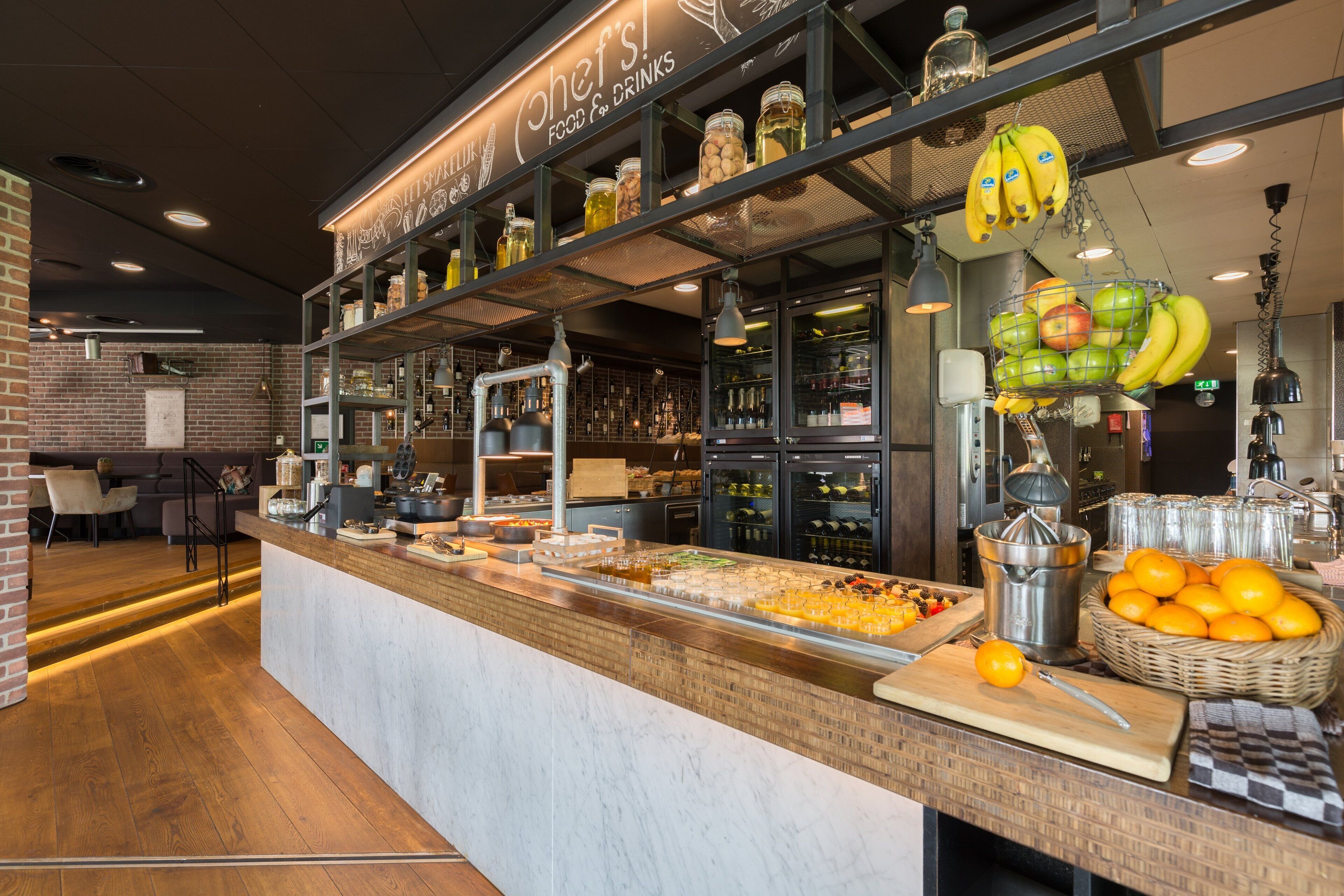 Daily buffet breakfast (EUR 25 per person)