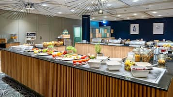 Petit déjeuner buffet (22 EUR par personne)