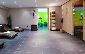 Sauna, steam room