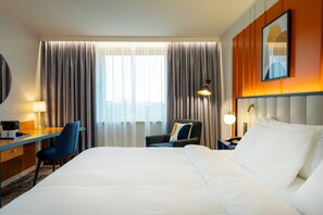 Standard Room, 1 King Bed, Courtyard View