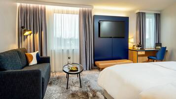 Premium Room, 1 King Bed | Premium bedding, in-room safe, desk, laptop workspace