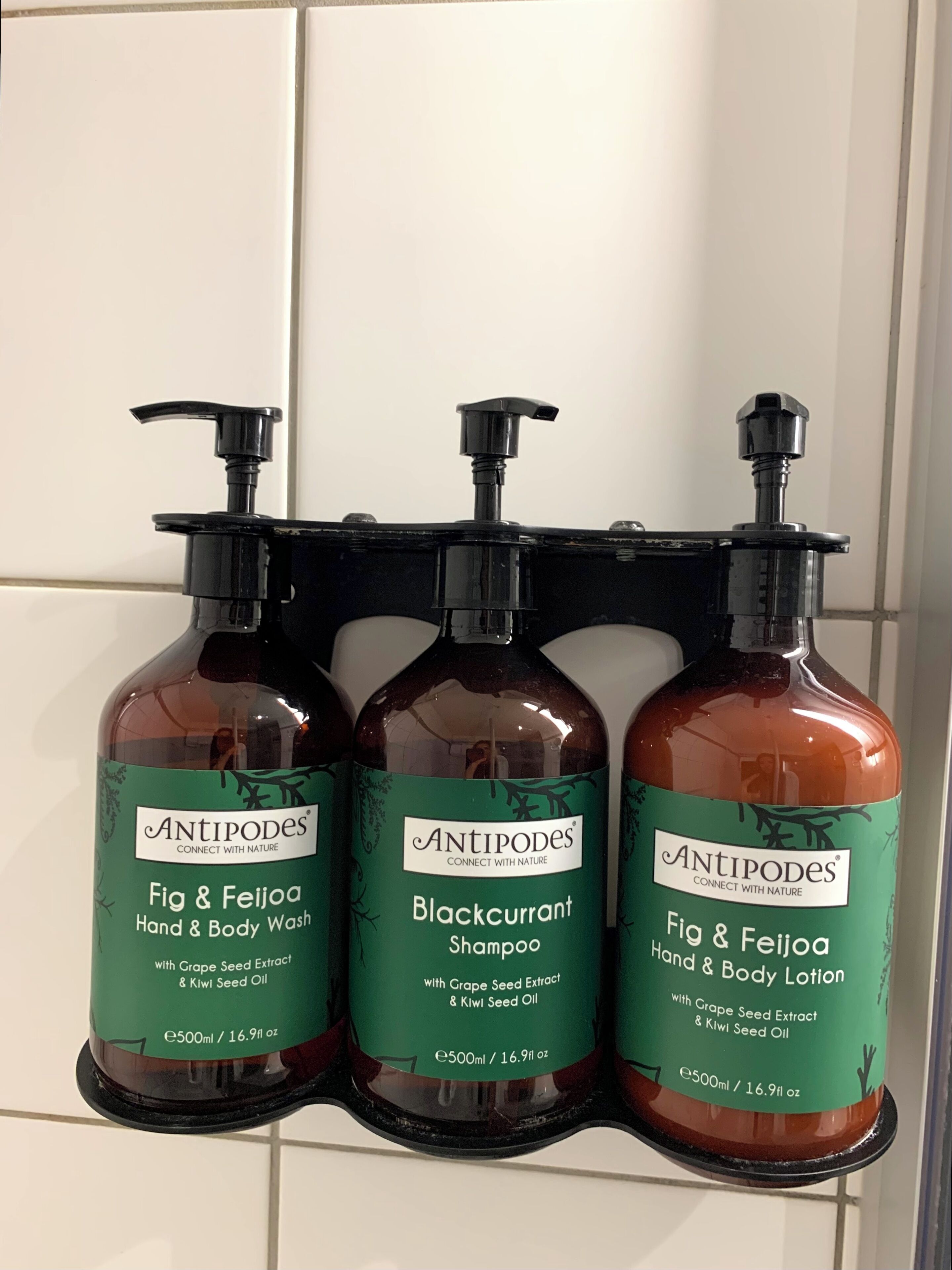 combined shower/bathtub, eco-friendly toiletries, hair dryer, towels