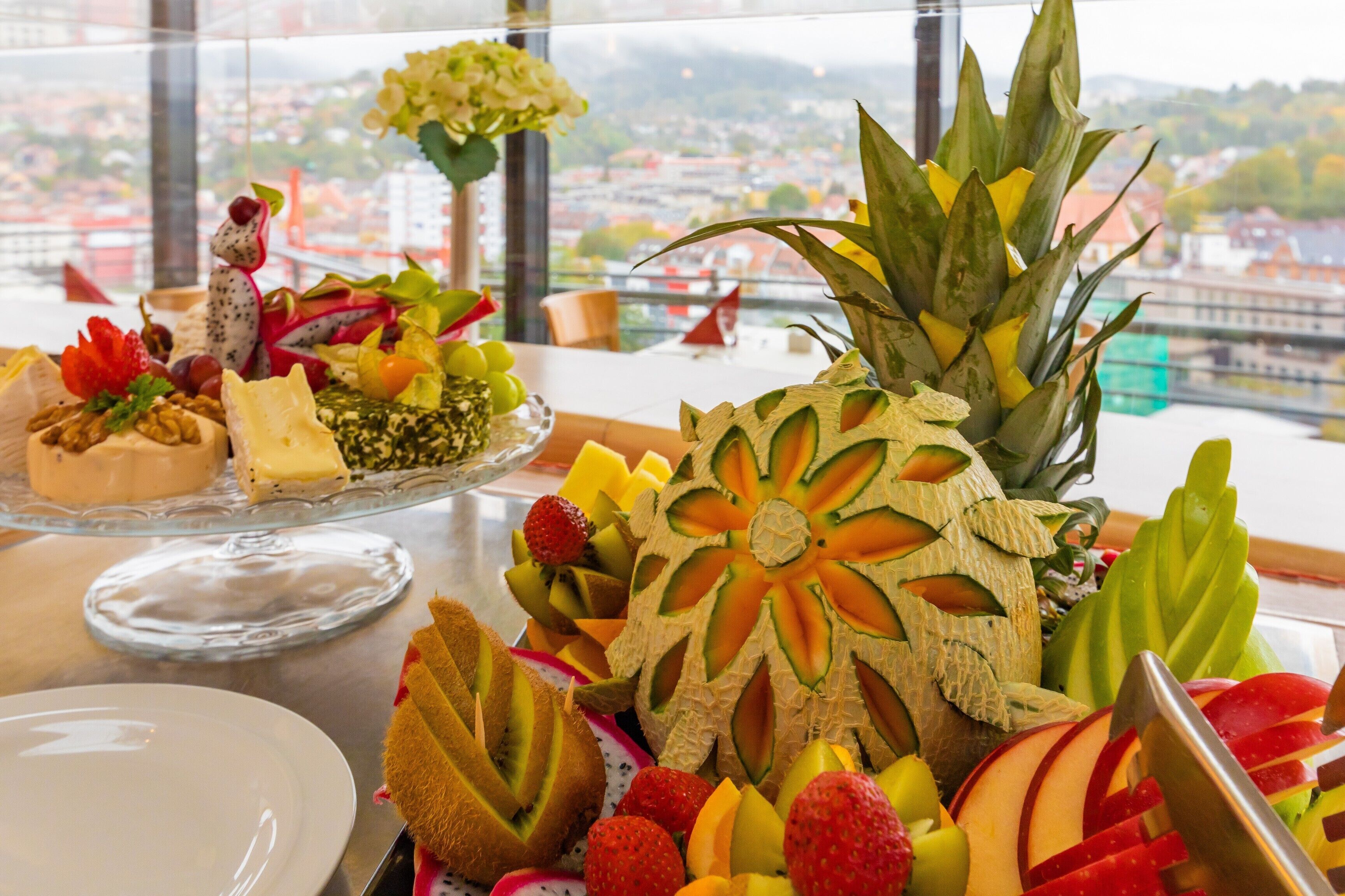 Café da manhã com buffet todos os dias (EUR 14.90 por pessoa) 