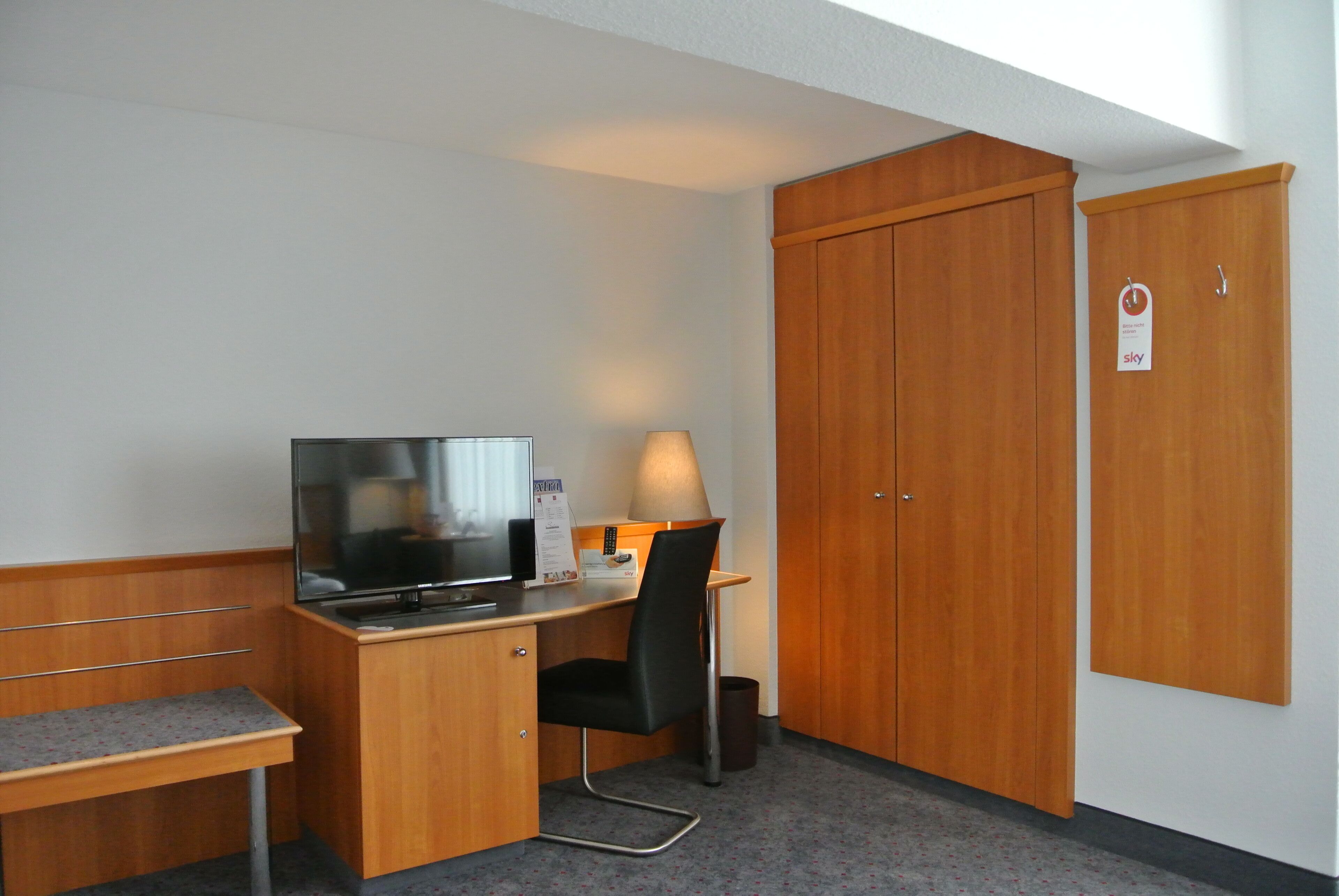 standard room, 1 single bed | living area | 42-inch lcd tv with satellite channels, tv, pay films