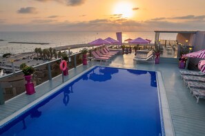 Seasonal outdoor pool - Leonardo Gordon Beach (Tel Aviv)