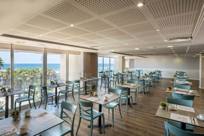 Bữa sáng buffet hàng ngày (75 ILS/mỗi người) 