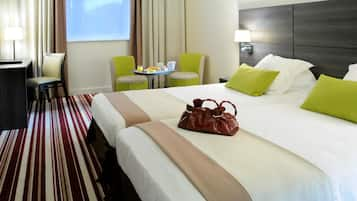 Standard Room, 2 Single Beds | Premium bedding, minibar, in-room safe, desk