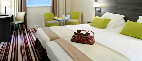 Standard Room, 2 Single Beds | Premium bedding, minibar, in-room safe, desk