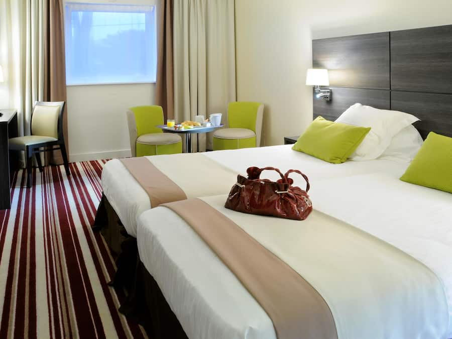 Quarto standard, 2 camas de solteiro | Roupas de cama premium, frigobar, cofres nos quartos, escrivaninha
