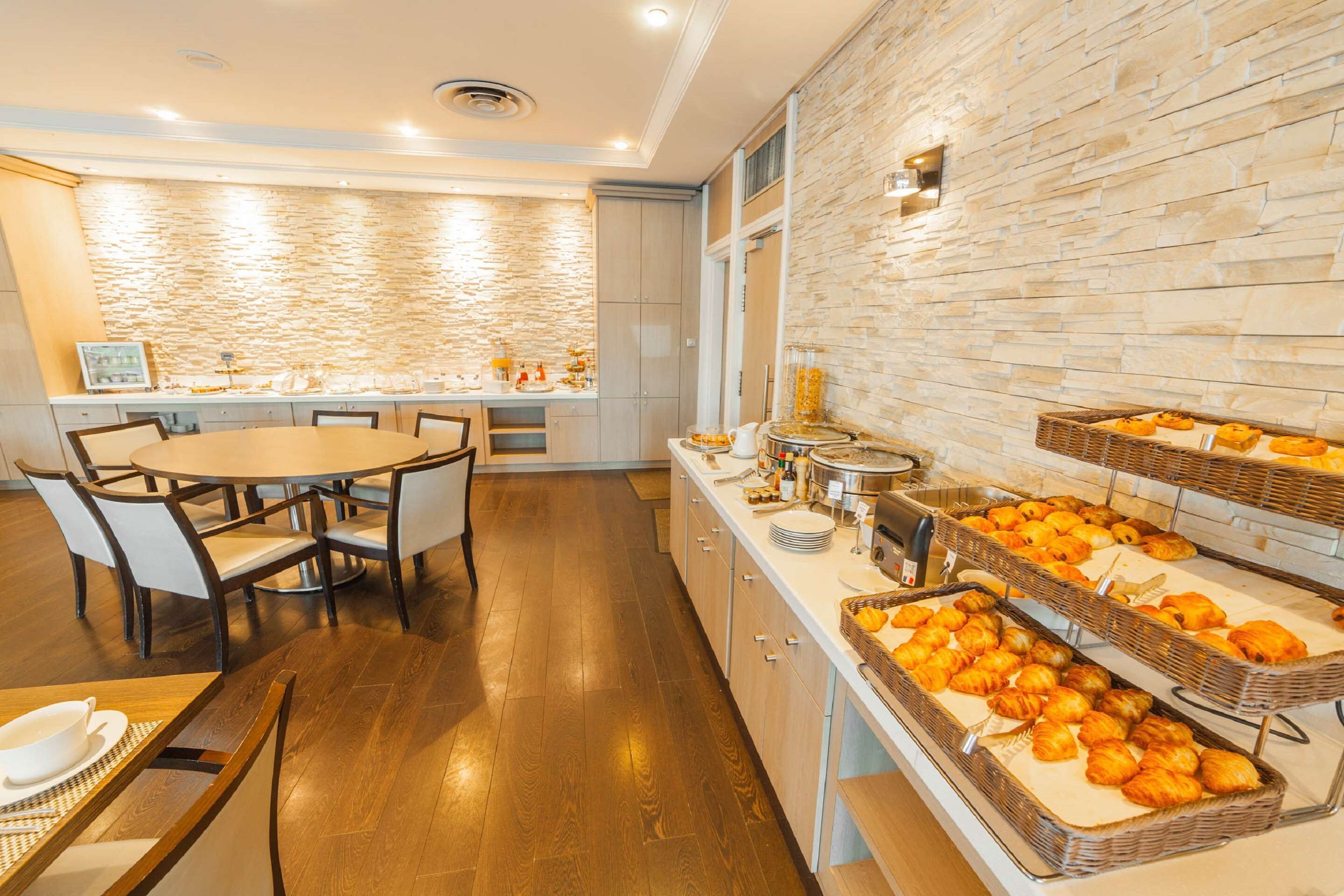 daily buffet breakfast (eur 16 per person)