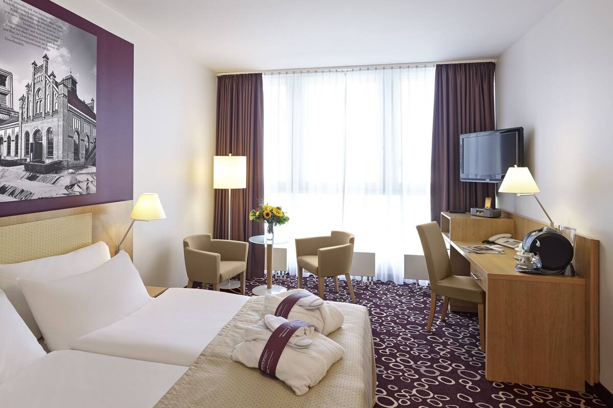 Privilege, Double Room, 1 Double Bed | Hypo-allergenic bedding, minibar, in-room safe, desk