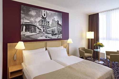Standard Double Room | Hypo-allergenic bedding, minibar, in-room safe, desk