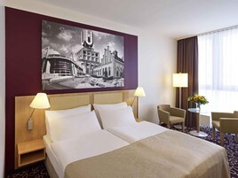 Standard Double Room | Hypo-allergenic bedding, minibar, in-room safe, desk