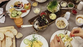 Daily buffet breakfast for a fee