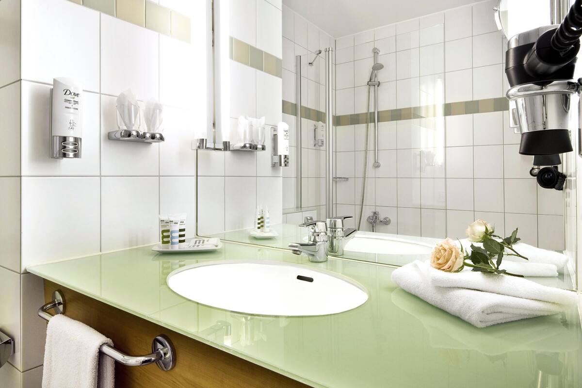 privilege, double room, 1 double bed | bathroom | shower, eco-friendly toiletries, towels