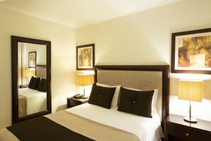 Minibar, in-room safe, free cribs/infant beds, rollaway beds - Veneza Hotel (Aveiro)