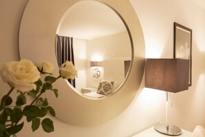 Superior Double Room | Minibar, in-room safe, free cots/infant beds, rollaway beds - Veneza Hotel (Aveiro)