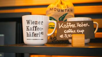 Two coffee cups with text, one labeled "Wiener Kaffee-Häferl" and the other "Kaffee Hafel coffee cup €9.50".