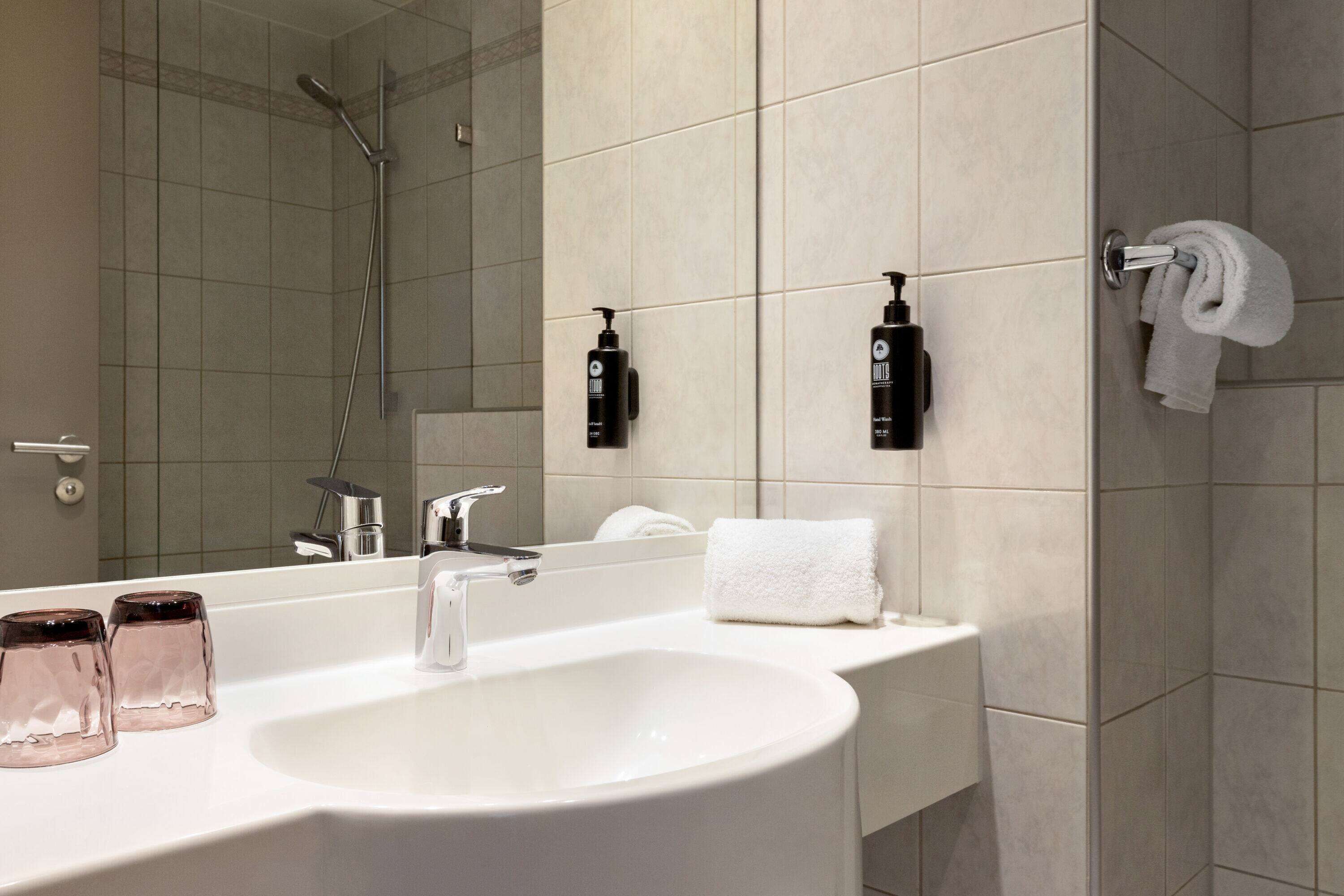 combined shower/bathtub, deep-soaking bathtub, hair dryer, towels