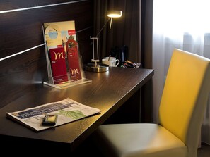 Hypo-allergenic bedding, in-room safe, desk, blackout curtains