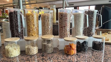 Buffet breakfast on weekdays (EUR 14 per person)
