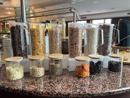 Buffet breakfast for a fee on weekdays