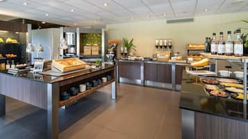 Daily buffet breakfast for a fee