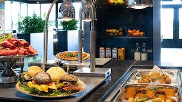 Ze serveren er ontbijt, lunch en diner