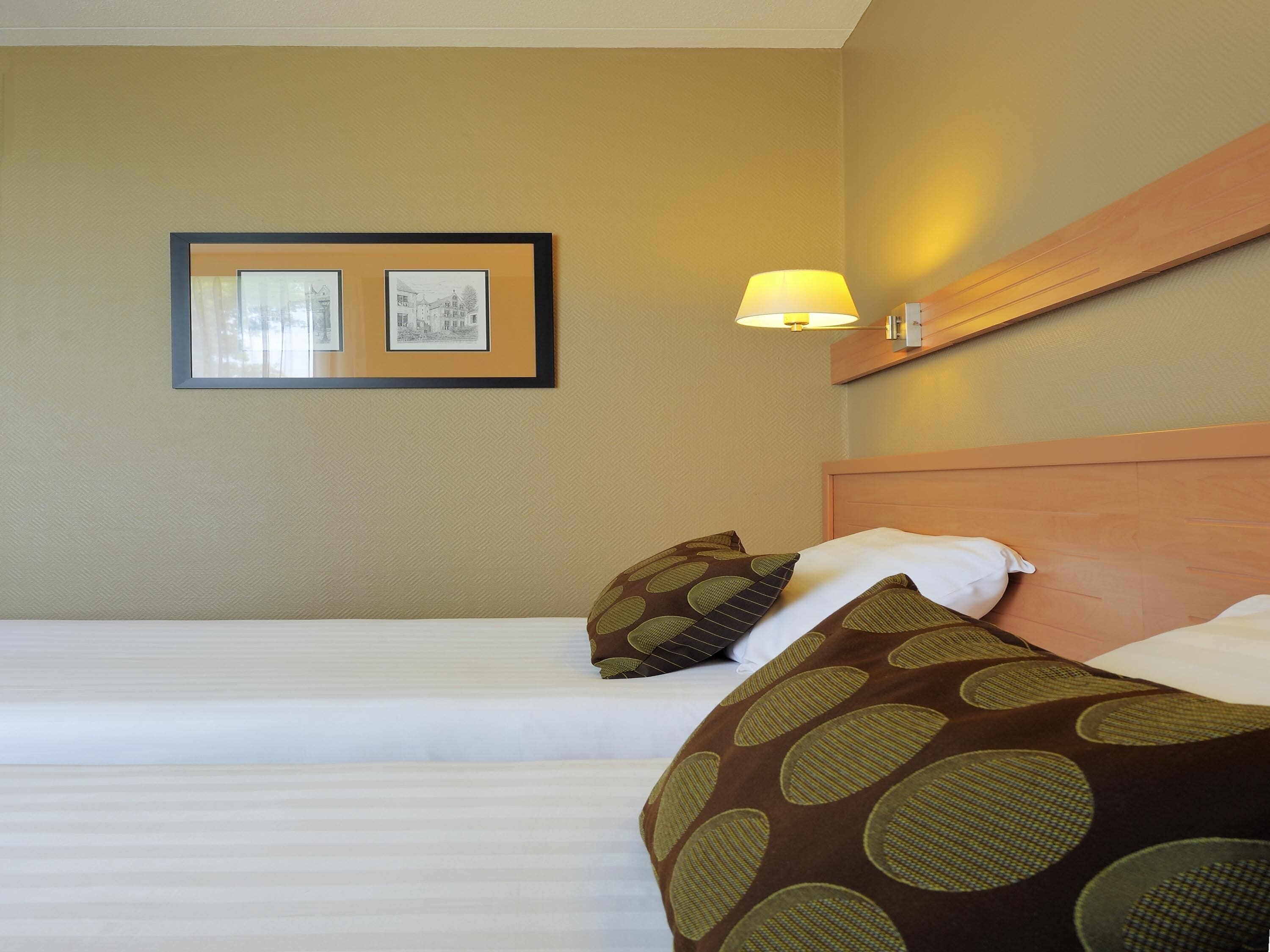 Standard Twin Room, 2 Twin Beds | Premium bedding, desk, iron/ironing board, free cribs/infant beds