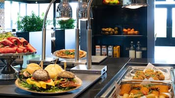 Ze serveren er ontbijt, lunch en diner