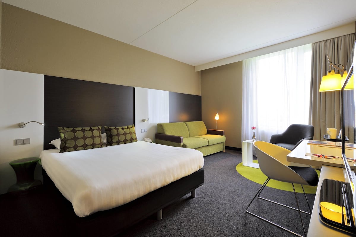 privilege, superior double room, 1 double bed with sofa bed | premium bedding, desk, iron/ironing board, free cots/infant beds