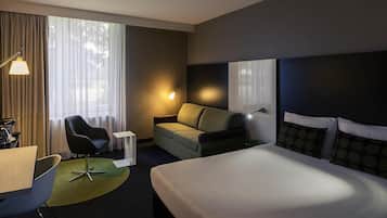 Premium bedding, desk, iron/ironing board, free cots/infant beds