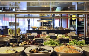 Buffet déjeuner (22 EUR par personne)