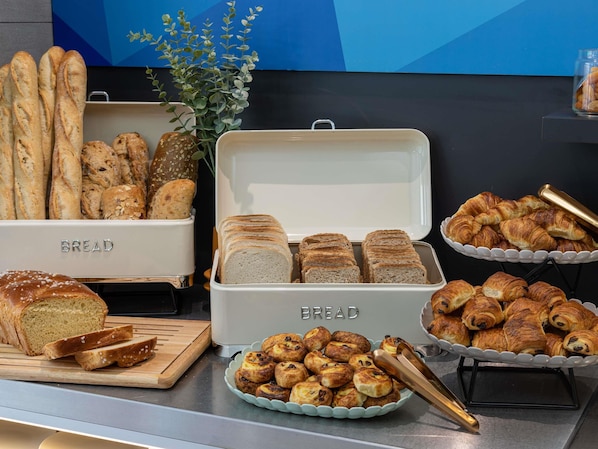 Free daily breakfast
