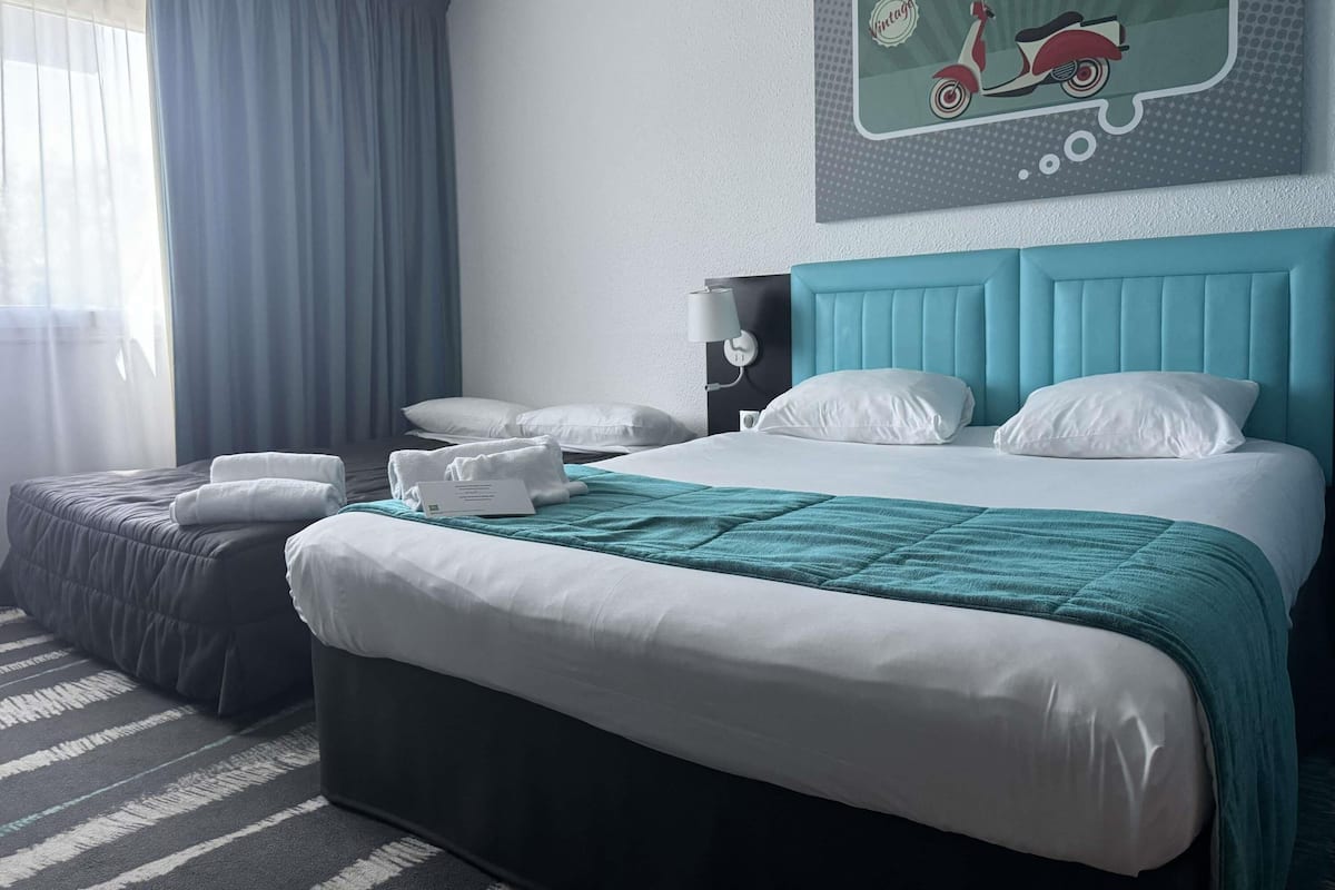 Standard Room, 1 Double Bed with Sofa bed | Premium bedding, individually furnished, desk, blackout drapes