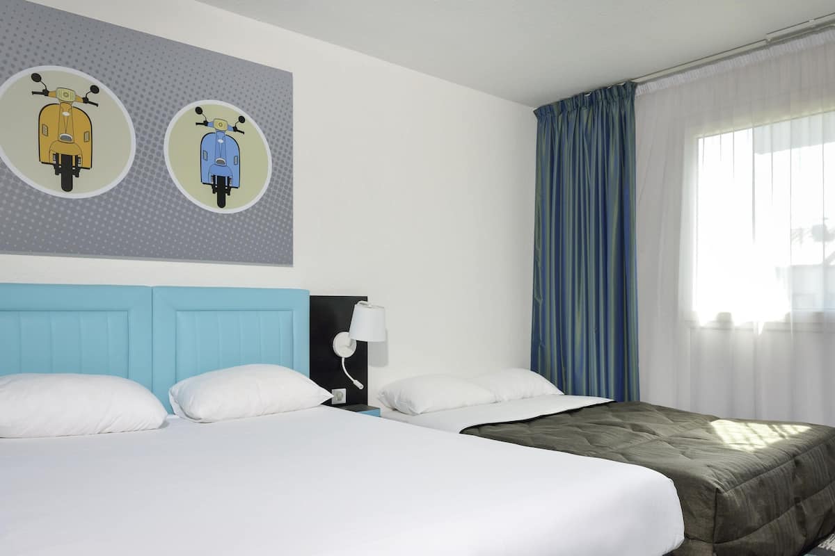 Standard Room, 1 Double Bed with Sofa bed | Premium bedding, individually furnished, desk, blackout drapes